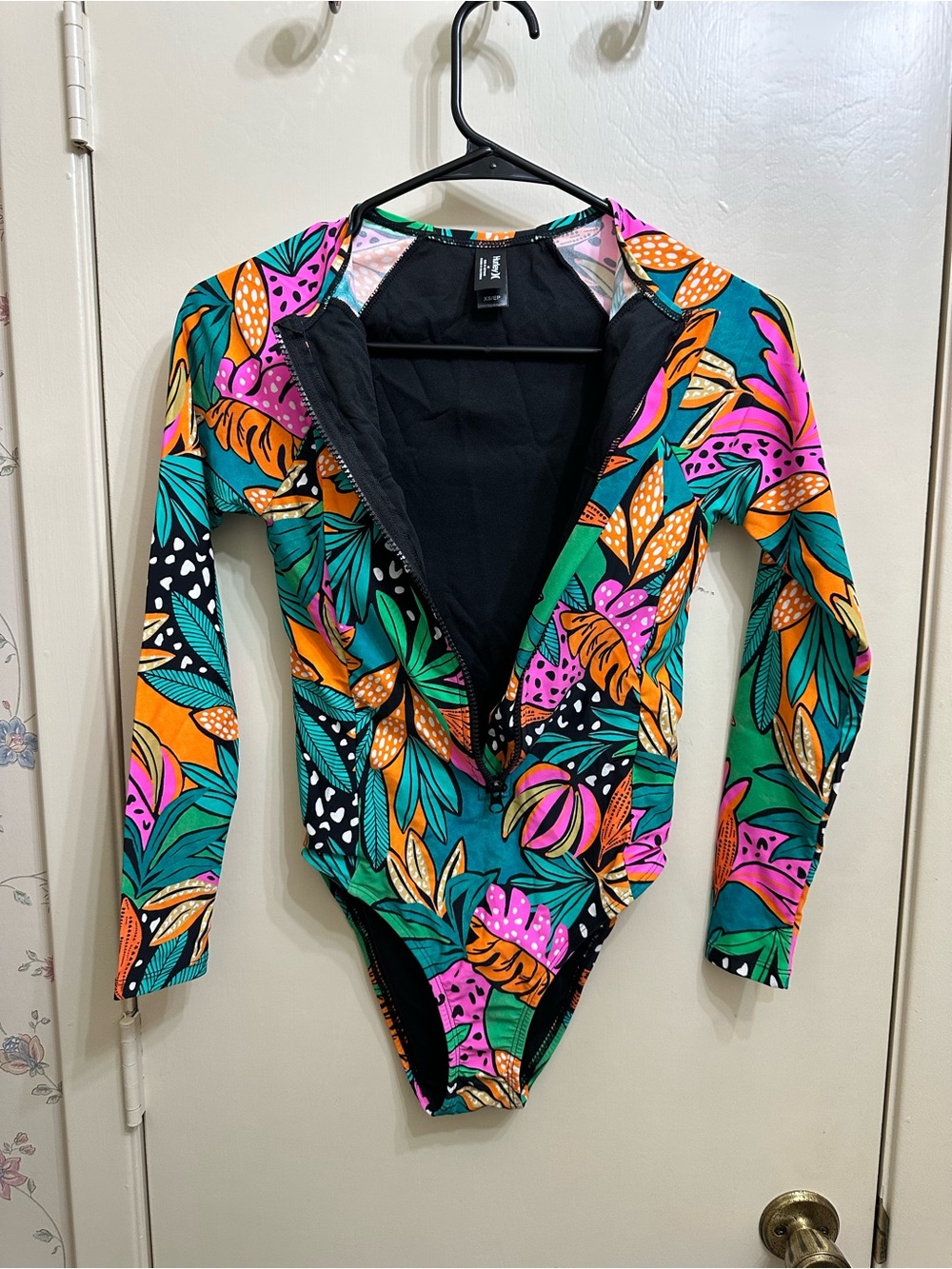 Hurley Long Sleeve Zip One Piece Swimsuit SZ XS - Picture 4 of 6